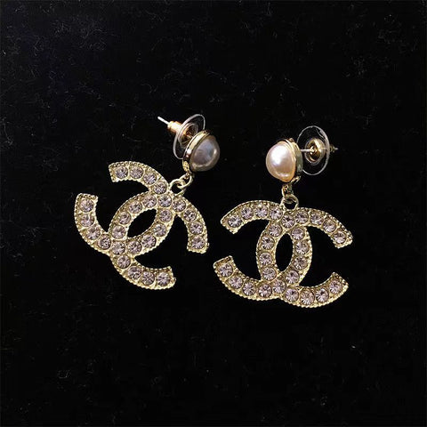 Small fragrant diamond pearl earrings