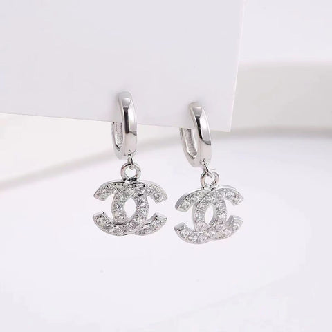 Small fragrant diamond pearl earrings