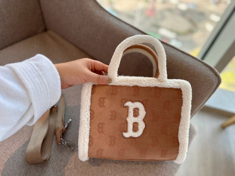 2023 New Luxury Autumn and winter plush Handbag