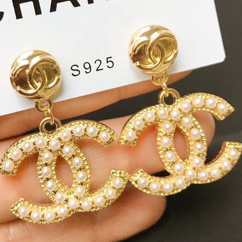 Small fragrant diamond pearl earrings