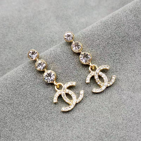 Small fragrant diamond pearl earrings