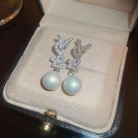 Small fragrant diamond pearl earrings