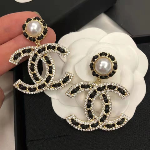 Small fragrant diamond pearl earrings