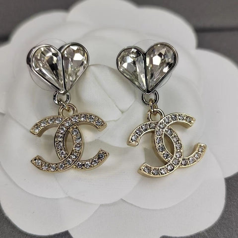 Small fragrant diamond pearl earrings