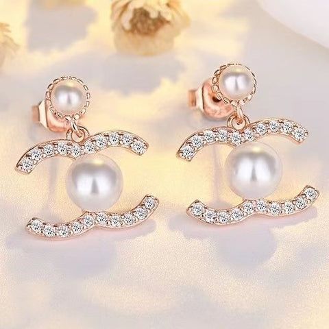 Small fragrant diamond pearl earrings