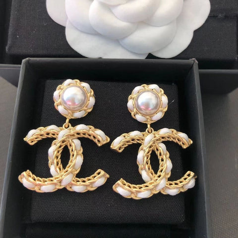 Small fragrant diamond pearl earrings