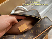 2022  V handbag--76