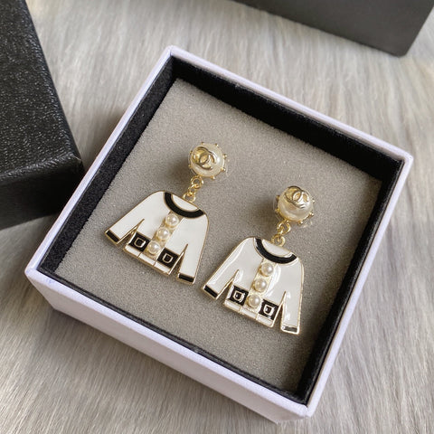 Coat-shaped earrings