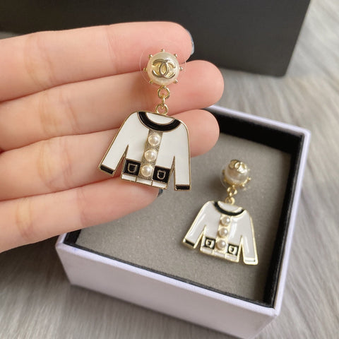 Coat-shaped earrings