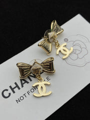 Glod fashion earrings