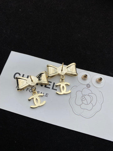 Glod fashion earrings