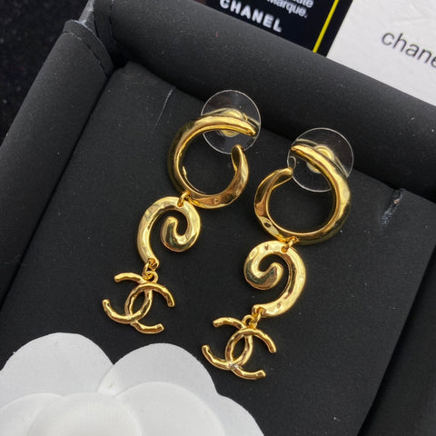 Fashion delicate earrings