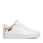 NIKE AIR FORCE1 WMNS TRIPLE WHITE PENDANT LX -