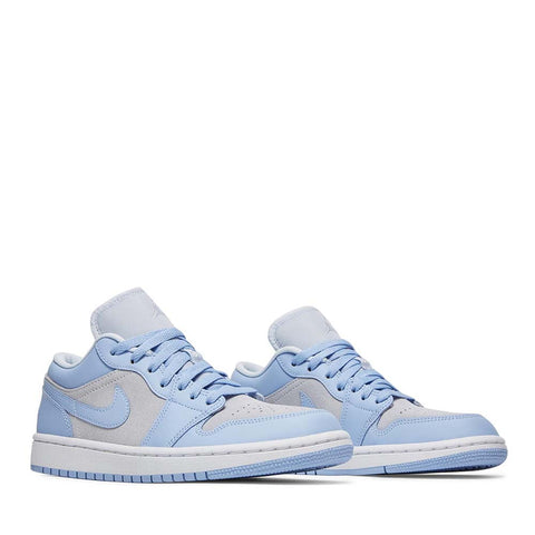 NIKE AIR JORDAN1 LOW WMNS UNIVERSITY BLUE FOOTBALL GREY (NEW)