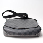 District PM Damier Graphite