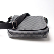 District PM Damier Graphite