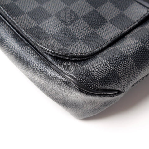 District PM Damier Graphite