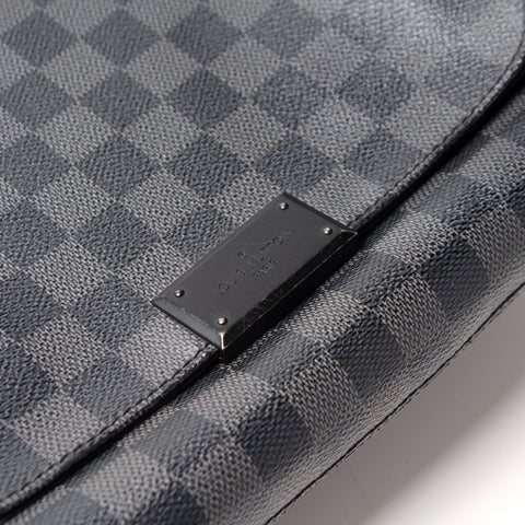 District PM Damier Graphite