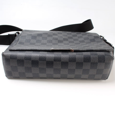 District PM Damier Graphite