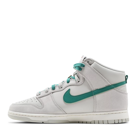 NIKE DUNK HIGH SE FIRST USE LIGHT BONE GREEN NOISE (NEW) (NEW)