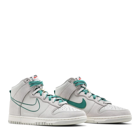 NIKE DUNK HIGH SE FIRST USE LIGHT BONE GREEN NOISE (NEW) (NEW)