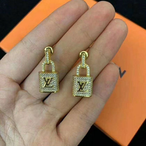 Fashion and popular zircon small gold lock earrings