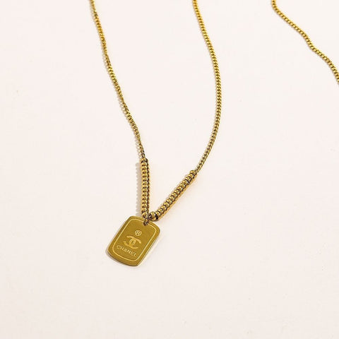 Fragrance/three-sided three-dimensional letter necklace