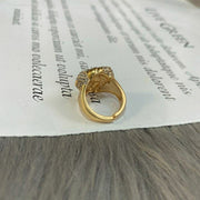 Ring inlaid with diamond