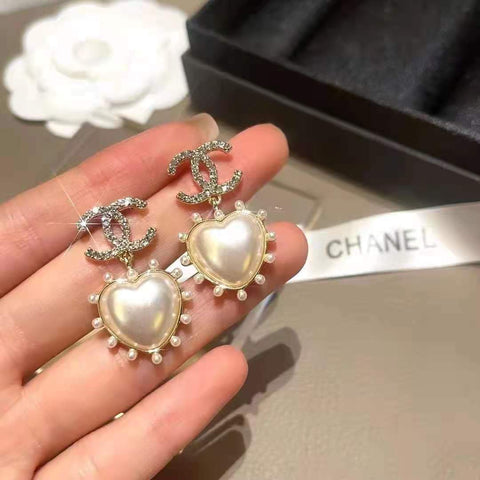 Pearl love earrings