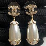 (C earrings) Small fragrant vintage earrings