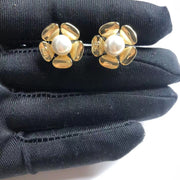 (C earrings) Small fragrant vintage earrings