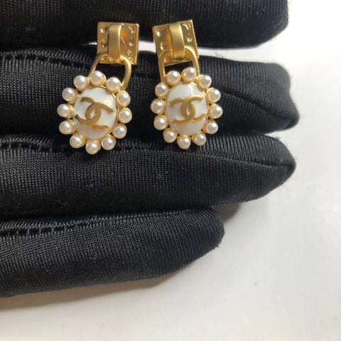 (C earrings) Small fragrant vintage earrings