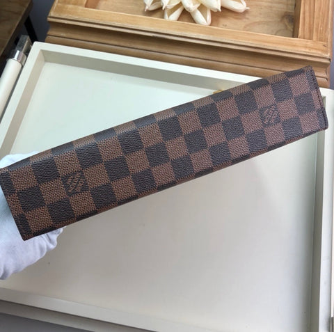 LV Classic Pochette