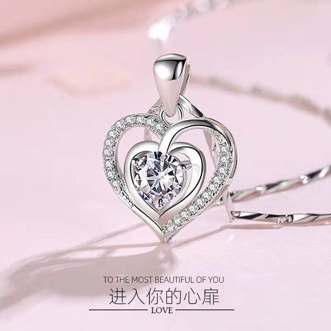 Female clavicle chain foot silver pendant does not fade.