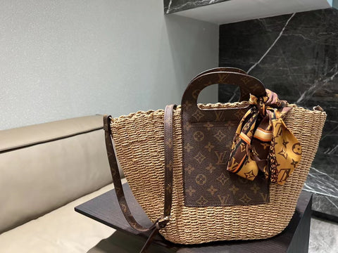 2022  V handbag--74