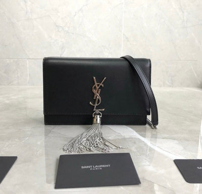 Y Metal tassel handbag