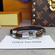 L v bracelet