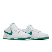 Nike Wmns Dunk Low in White/Green