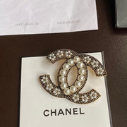 C h brooch