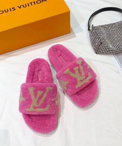 L v slippers