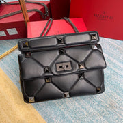 V Garavani Roman Stud black 28x20x12cm