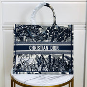 D book blue tote