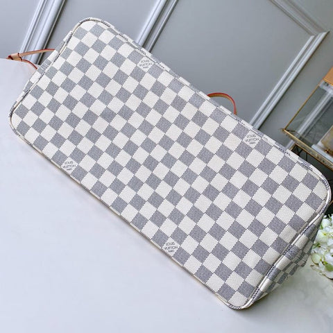 L v neverfull white