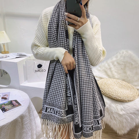 D i o r scarf b/w