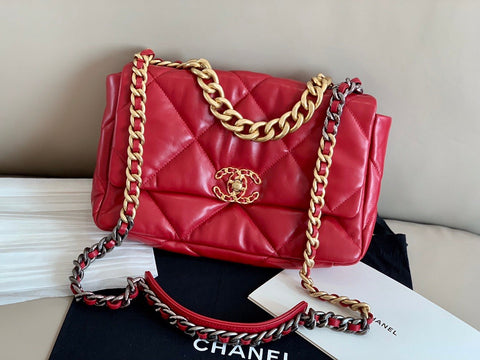 C red handbag