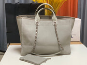 C h a n e l tote 33X14.5X24CM。