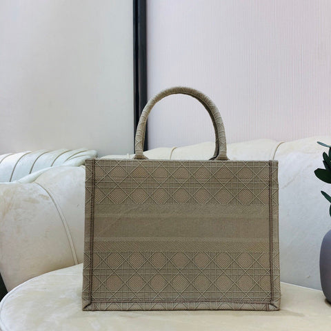 Dior book cream 36cm