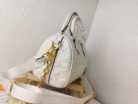 new white handbag 22.0 x 13.0 x 17.0 cm