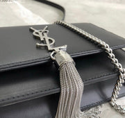 Y Metal tassel handbag