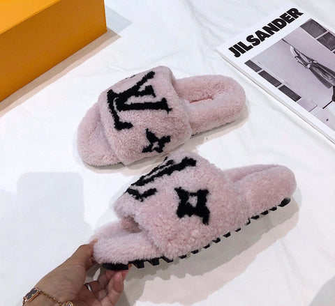 L v slippers